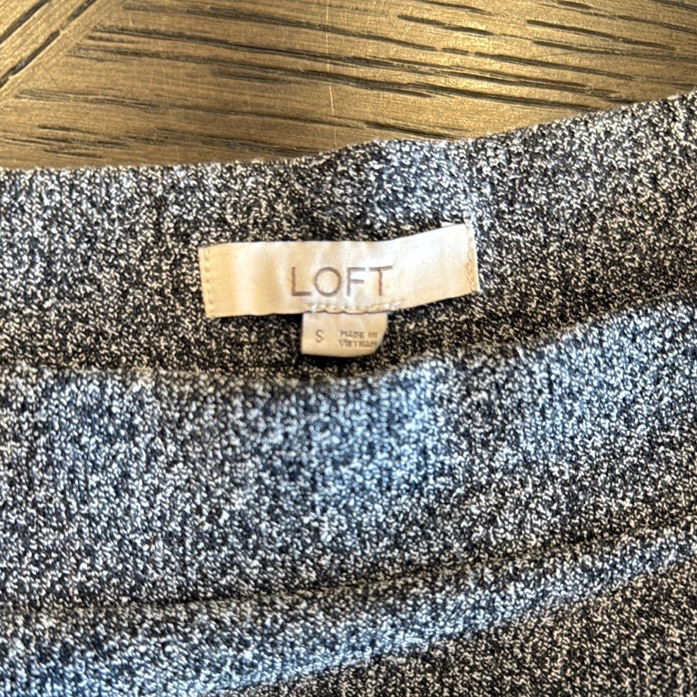 2 LOFT mini skirts - Picture 10 of 11